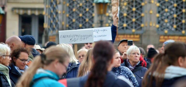 Mehrere Tausend Menschen bei Protesten gegen Energiepolitik