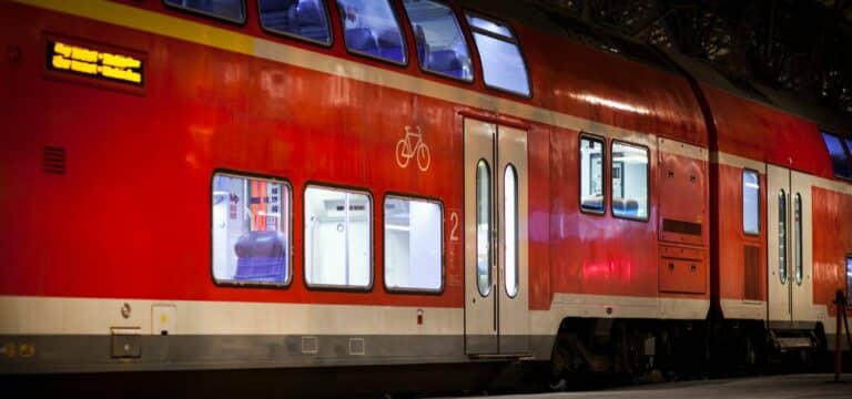 Hansa-Fans beschmieren vier Zugwagen: 4000 Euro Schaden