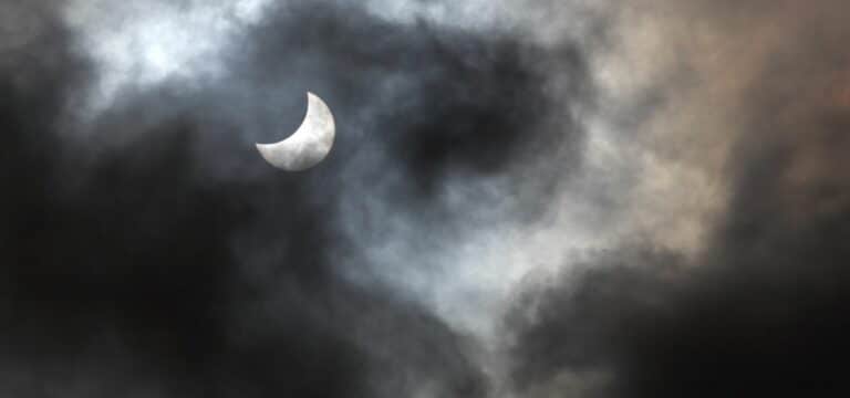 Wolken verdecken Sicht auf Sonnenfinsternis in Mecklenburg-Vorpommern