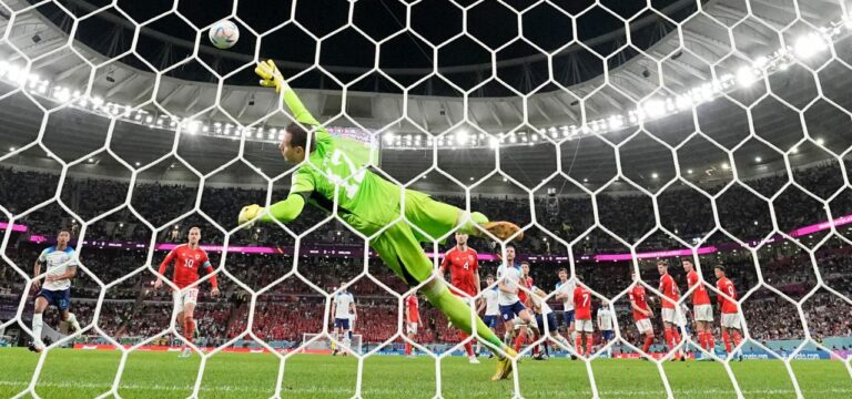 Bale kann Wales nicht helfen: Doppelschlag bringt England den Gruppensieg
