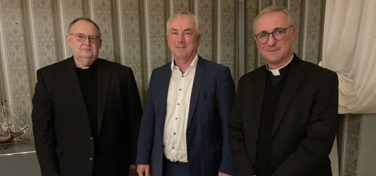 Wismar: Erzbischof Stefan Heße im Rathaus