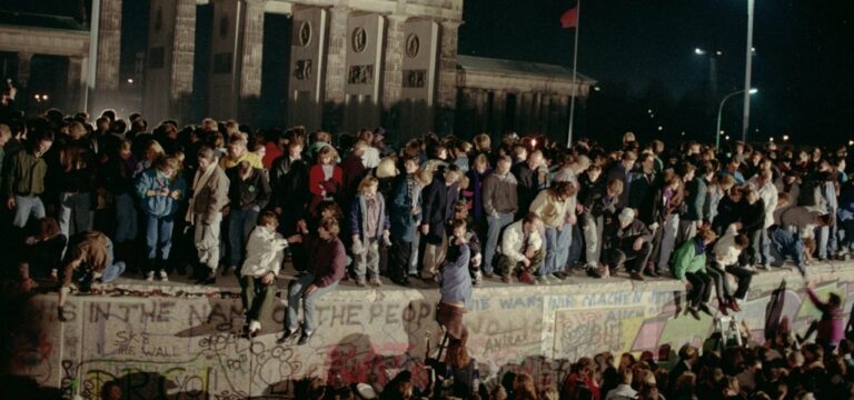 Heute vor 33 Jahren fiel die Berliner Mauer: Der Weg zur Wiedervereinigung war frei