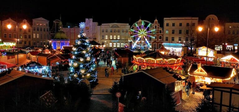 Wismarer Weihnachtsmarkt öffnet am Montag – aber noch nicht ganz offiziell!