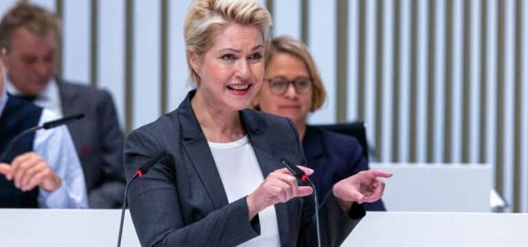 Schwesig will wieder mehr Tempo in Energiewende bringen