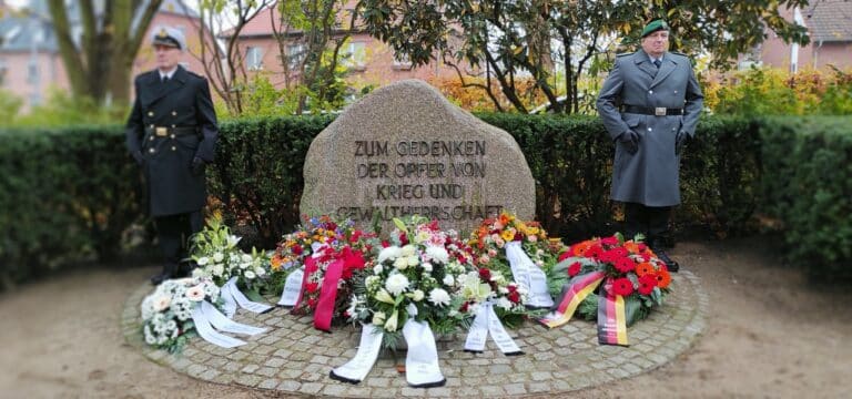 Über 40 Veranstaltungen zum Volkstrauertag in MV