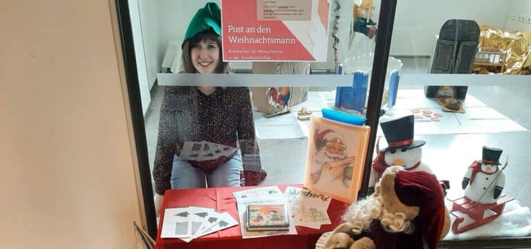 Wismar: Weihnachtsbriefkasten in der Stadtbibliothek