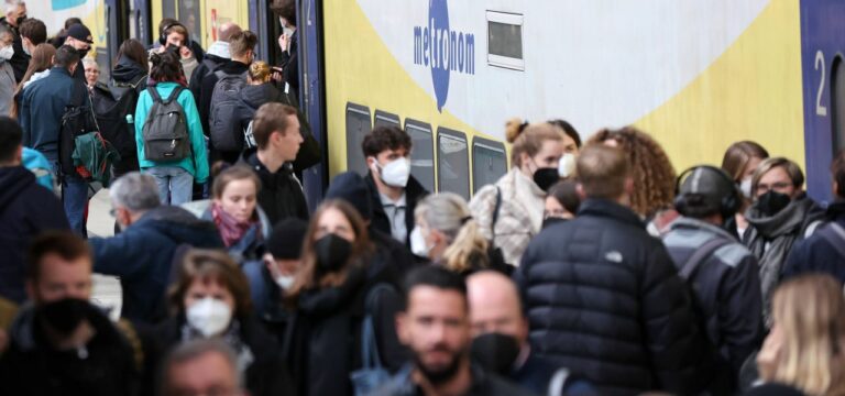 Schleswig-Holstein will Maskenpflicht in Bus und Bahn aufheben