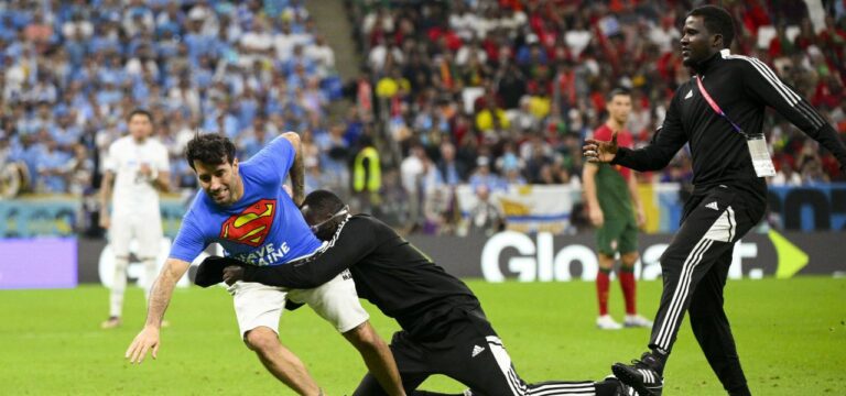 „Hoffe, ihm passiert nichts“: WM-Fußballer sorgt sich um den Flitzer