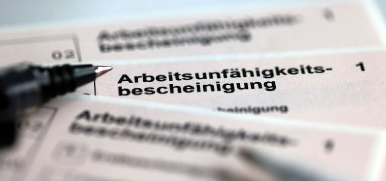 Frauen häufiger und länger krankgeschrieben als Männer