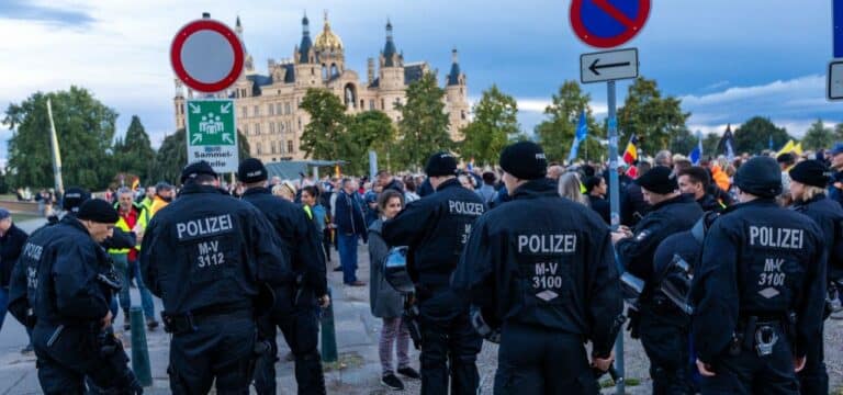 Zunahme von Demos hat Sicherheitskräfte herausgefordert