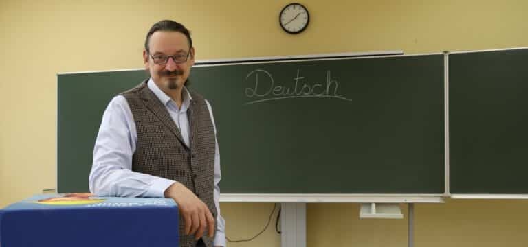 Mittlere Reife: Landkreis sucht für die Kreisvolkshochschule Deutschlehrer