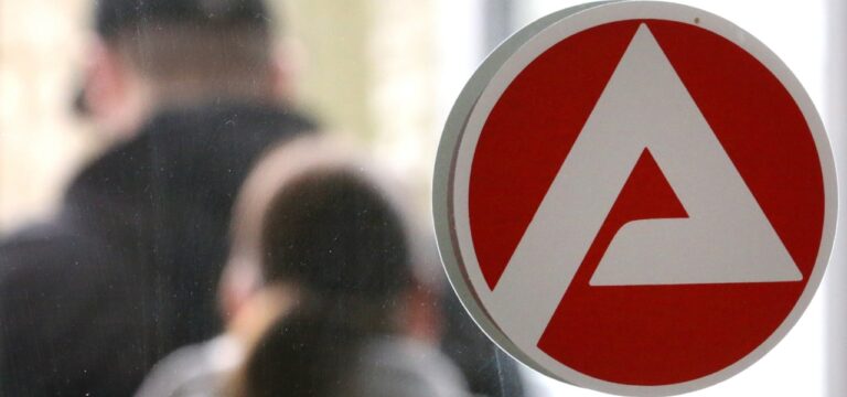 Arbeitslosigkeit im Nordosten leicht gesunken
