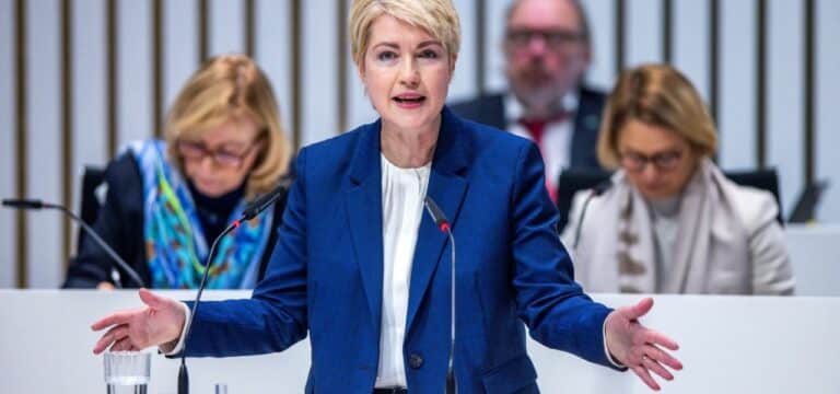 Führungspositionen: Schwesig begrüßt Konzept für Ostdeutsche