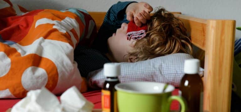 Mehr Eltern wegen kranker Kinder zu Hause