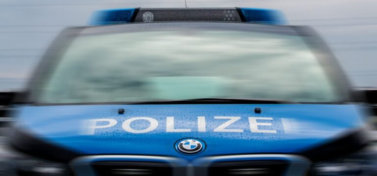 Zwei Männer in Rostock überfallen und ausgeraubt