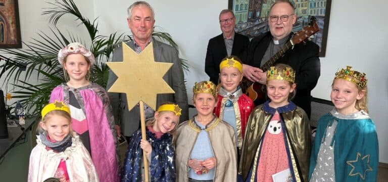 Sternsinger starten ins neue Jahr – Aktion in Wismar unter dem Motto „Schule statt Fabrik“