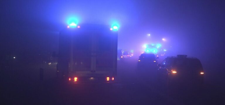 Mühlen-Eichsen: Transporter stößt mit Lkw zusammen – Fahrer tot