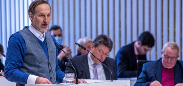 Landtagsparteien reagieren auf Durchsuchungen bei Polizisten