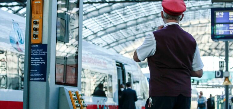 Einstellungszahl in „Stadtgröße“ Bahn will 25.000 Jobs neu vergeben