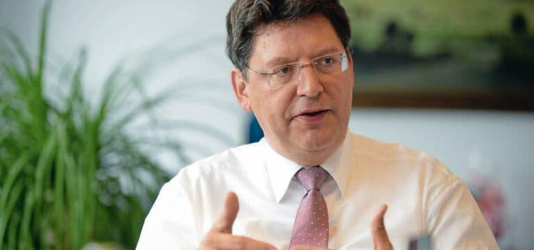 Landtag lehnt Forderung nach Stopp von Straßen-Neubauten ab