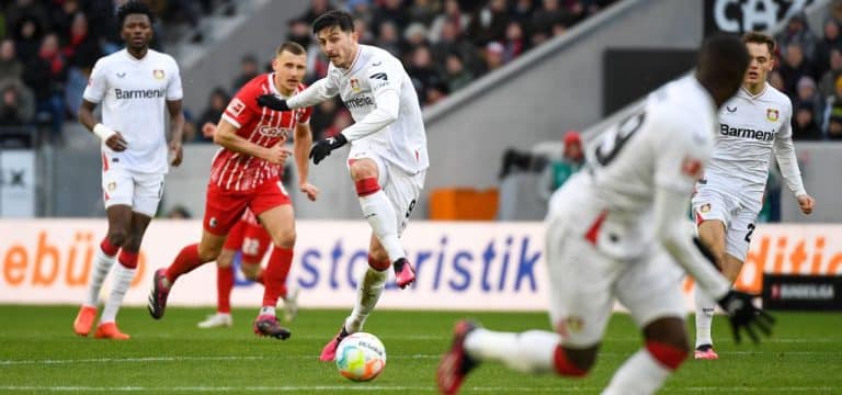 Keeper Hradecky böse überrascht: Grifo zaubert, aber Azmoun ernüchtert Freiburg