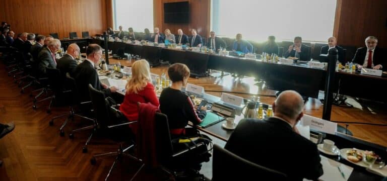 Opposition kritisiert Ergebnis des Flüchtlingsgipfels