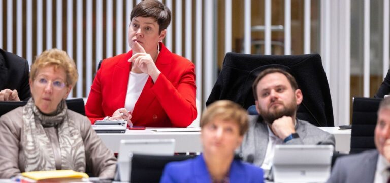 Landtag: Sondersitzung wegen nicht abgearbeiteter Anträge