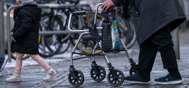 „Alle rein, keiner raus“: Sozialgerichtspräsident sieht Renten in Gefahr