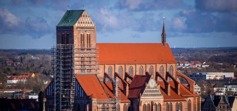 St. Nikolai in Wismar erhält Turmbekrönung zurück