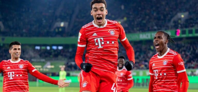 Kimmich fliegt, Tor-Spektakel: FC Bayern schießt sich gehörig den Frust von der Seele