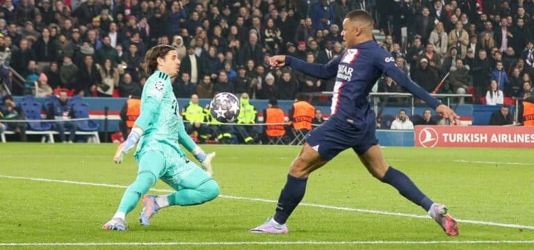 Nagelsmann wechselt Sieg ein: Sommer und Abseitsglück retten starken FC Bayern bei PSG