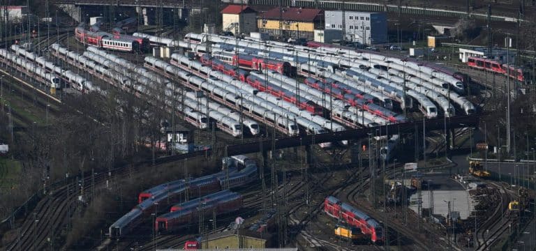 „Es ist Druck auf dem Kessel“: Super-Streiktag trifft Millionen Pendler und Reisende