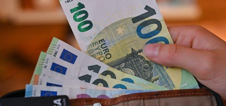 Geldbörsen reihenweise weg: Polizei warnt vor Taschendieben