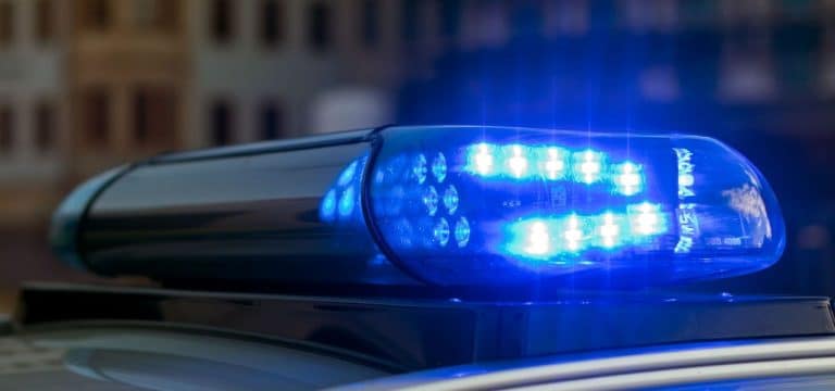 Kinobesucherin in Rostock belästigt: Betrunkener Mann greift auch Polizeibeamte an