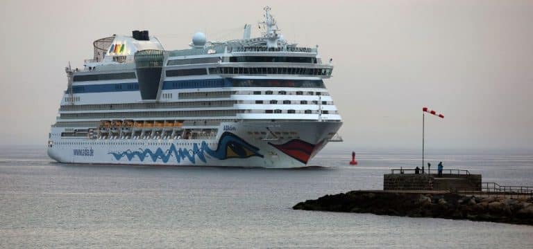 Rostock-Warnemünde in die Kreuzfahrtsaison gestartet
