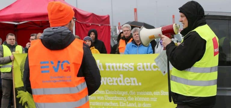 Warnstreik im Bahnverkehr trifft Reisende am Freitag
