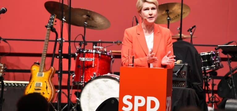 Schwesig würdigt Arbeit der Krebsgesellschaft MV