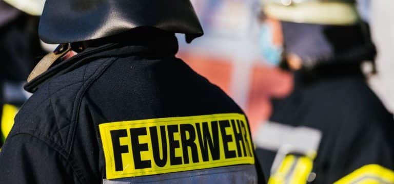 Waren: Etwa 300.000 Euro Schaden bei Brand in Mehrfamilienhaus