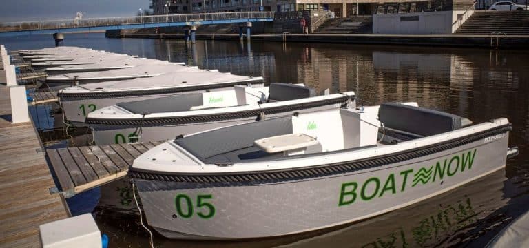 Rostock: E-Boot-Saison auf der Warnow beginnt