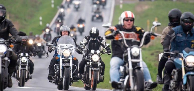800 Motorradfahrer bei Treffen und Ausfahrt in Mecklenburg