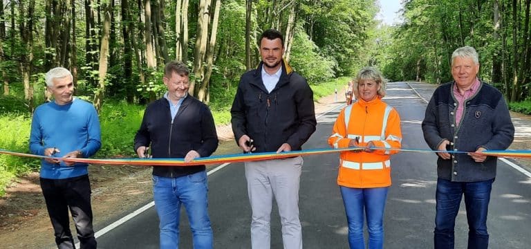 Radweg an der K22 und Straßenneubau freigegeben