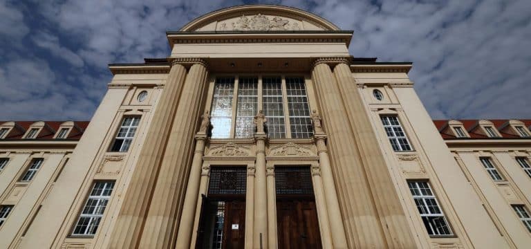 Schwein: Viereinhalb Jahre Gefängnis für Spielhallenüberfall