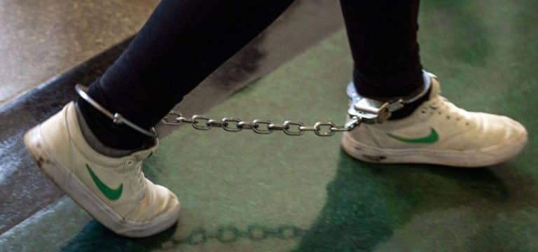 Baby aus drittem Stock geworfen: Haft für Mutter