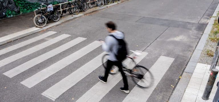 Zebrastreifen begreifen: Diese Regeln gelten an Fußgängerüberwegen