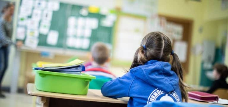 Opposition fordert mehr Geld für Schulen