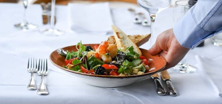 Gastro: Schwesig für dauerhaft verringerte Mehrwertsteuer