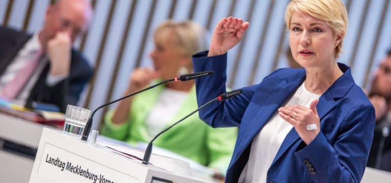 Schwesig fordert Planungssicherheit für Flüchtlingshilfe