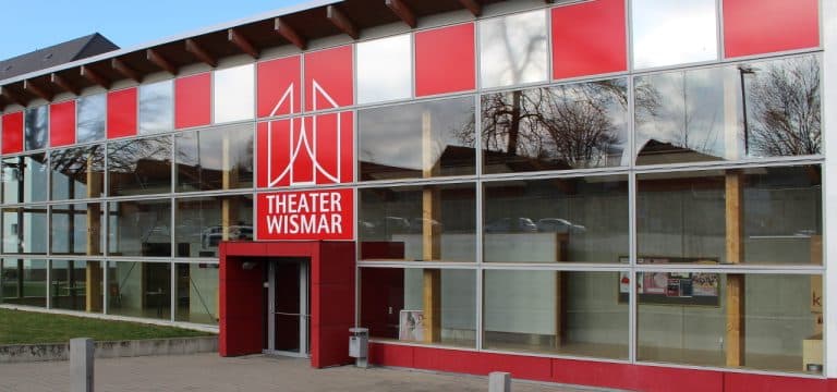 „Vorzimmergeschichten“: Musikalisches Theater mit Witz und Gefühl in Wismar