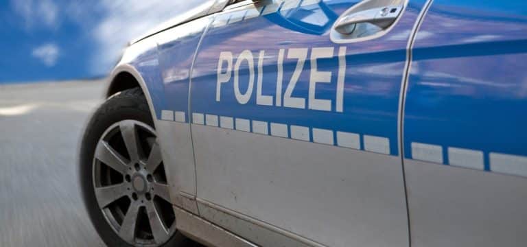 16-Jähriger in Schwerin angefahren: Autofahrer flüchtig