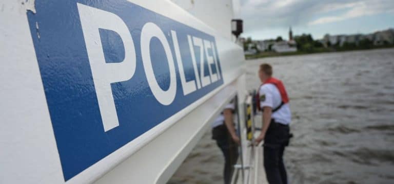 Rostock: Schiffsunfall im Yachthafen Hohe Düne mit hohem Schaden